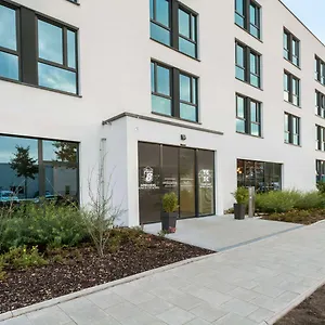 Super 8 By Wyndham Munich City North Hotel